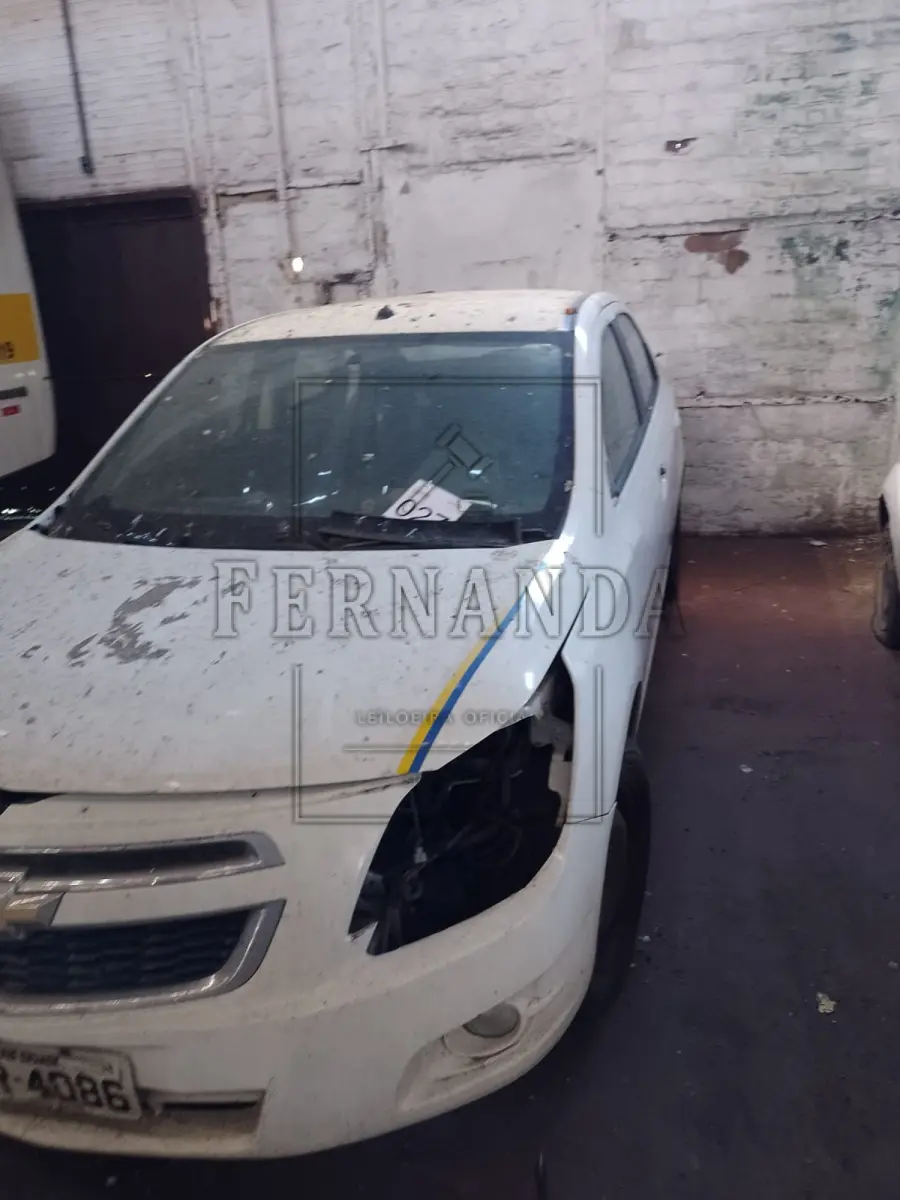 LOTE 027 - Veículo Chevrolet/Cobalt 1.8 LT, ano/modelo 2014/2015, placa IVR4086. Avaliado em R$ 2.600,00.