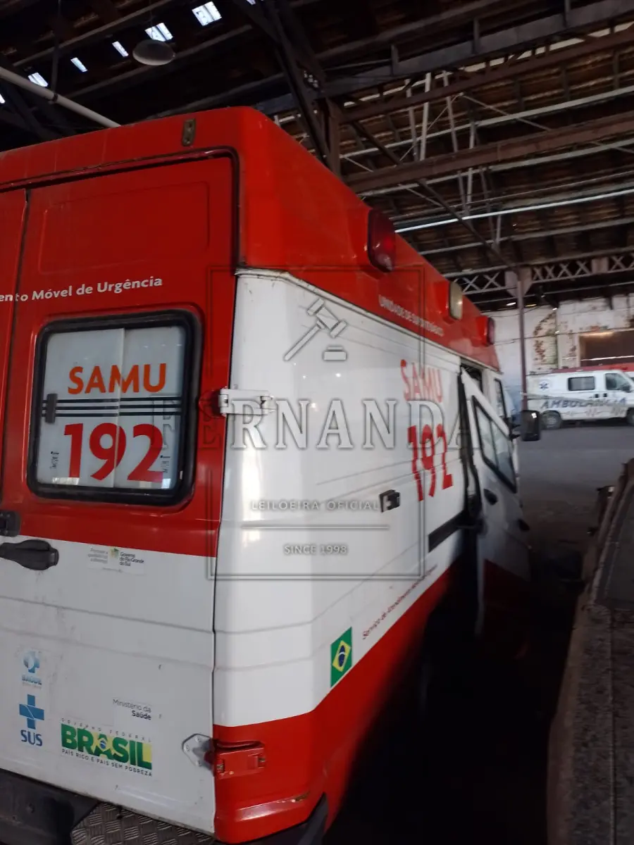 LOTE 035 - SUCATA Veículo Iveco/Daily 13 Rontam Ambulância, ano/modelo 2007/2007. EXCLUSIVO PARA CDV. Avaliada em R$ 1.000,00.