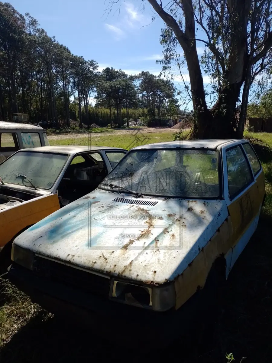 LOTE 040 - LOTE DE SUCATA DE VEÍCULOS: VW/GOL CL 1.8, ano/modelo 1993/1993, FIAT/UNO S IE, ano/modelo 1994/1994, VW/KOMBI, ano/modelo 1985/1985, VW/ GOL 1.0 GIV, ano/modelo 2008/2009; VW/KOMBI ano/modelo 2002/2003. EXCLUSIVO PARA CDV. Lote avaliado em R$ 270,00.