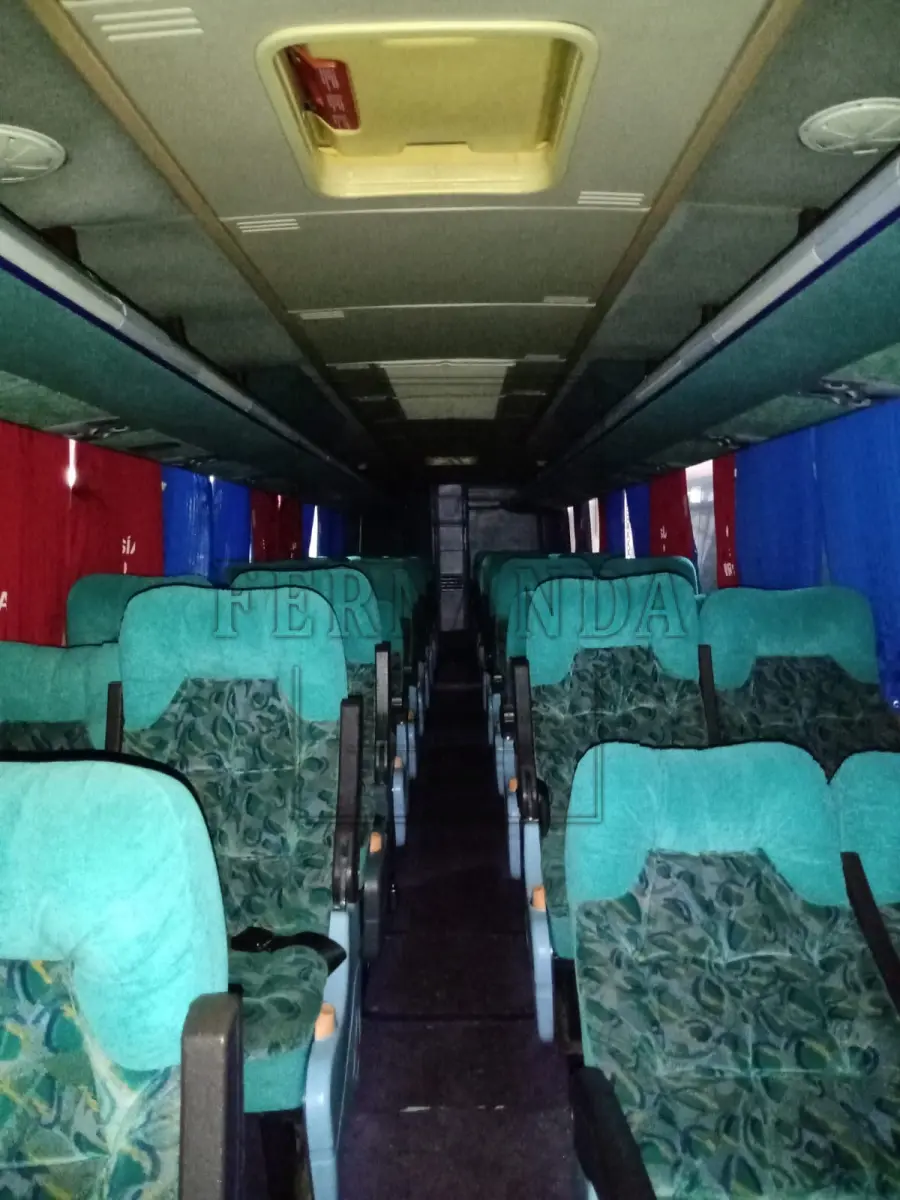 LOTE 055 - Ônibus Volvo/ Marcopolo Paradiso GVR, ano/modelo 1999/2000, placa IJF9175. Avaliado em R$ 35.000,00. VEÍCULO COM MULTA DE 134,33.
