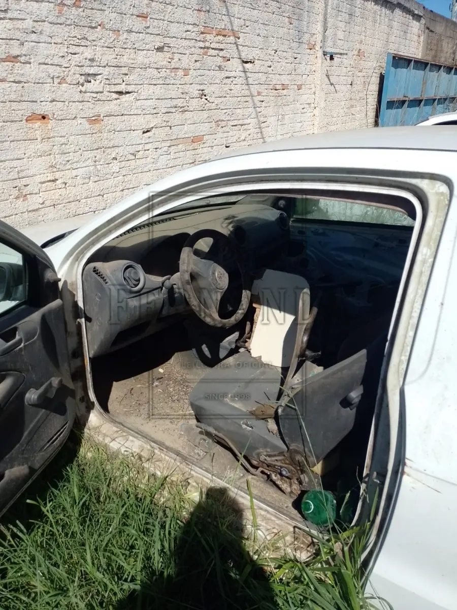 LOTE 002 - Veículo VW/Saveiro 1.6 CS, Ano/modelo 2011/2011, Placa IRQ3473. Avaliado em R$ 1.700,00.