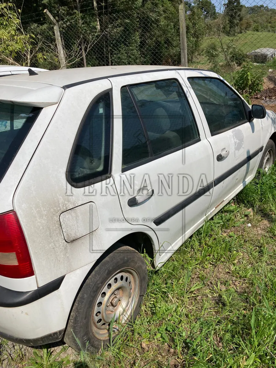 LOTE 001 - Veículo Gol 1.6 Power, placas IMQ 5314, ano/ modelo 2005/2005. Avaliado em R$ 2.500,00.