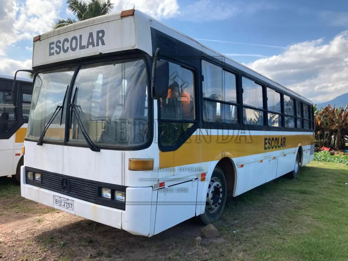 LOTE 026 - Ônibus M. Benz/ 0371, Ano/Modelo 1988/1988, placa BYE2757. Avaliado em R$ 22.800,00.