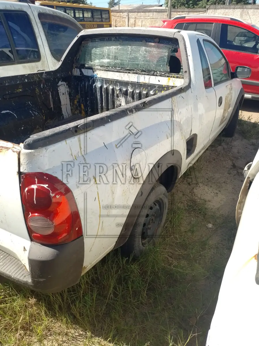 LOTE 013 - Veículo GM/ Montana Conquest, Ano/modelo 2005/2005, Placa IMP8431. Avaliado em R$ 2.600,00.
