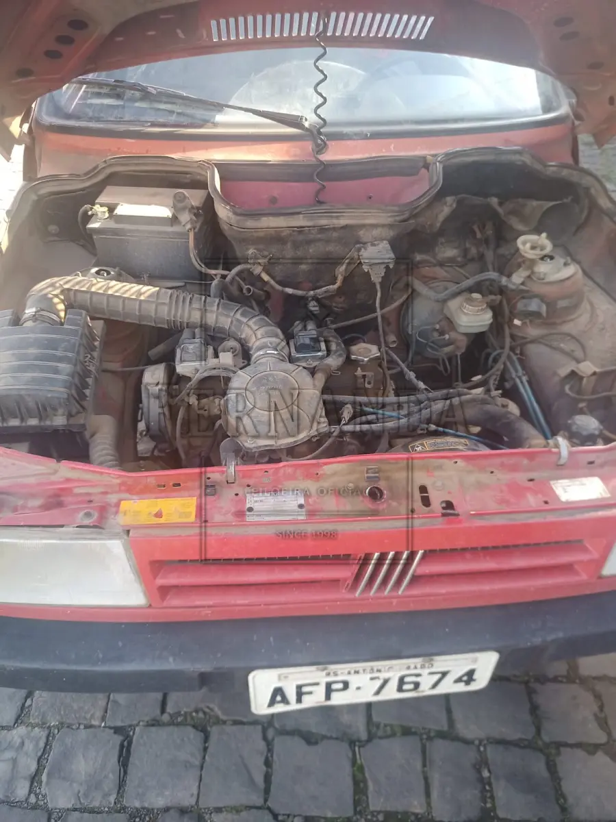 LOTE 005 - Fiat Uno Mille IE, ano/modelo 1995/1996, placa AFP7674. Avaliado em R$ 2.150,00.