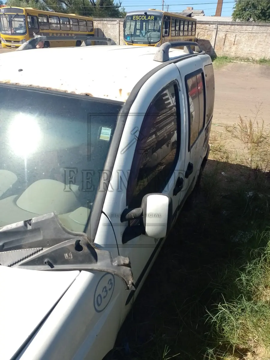 LOTE 007 - Veículo FIAT/ Doblo ELX 1.8 Flex, Ano/modelo 2009/2009, Placa ITR1115. Avaliado em R$ 3.500,00.