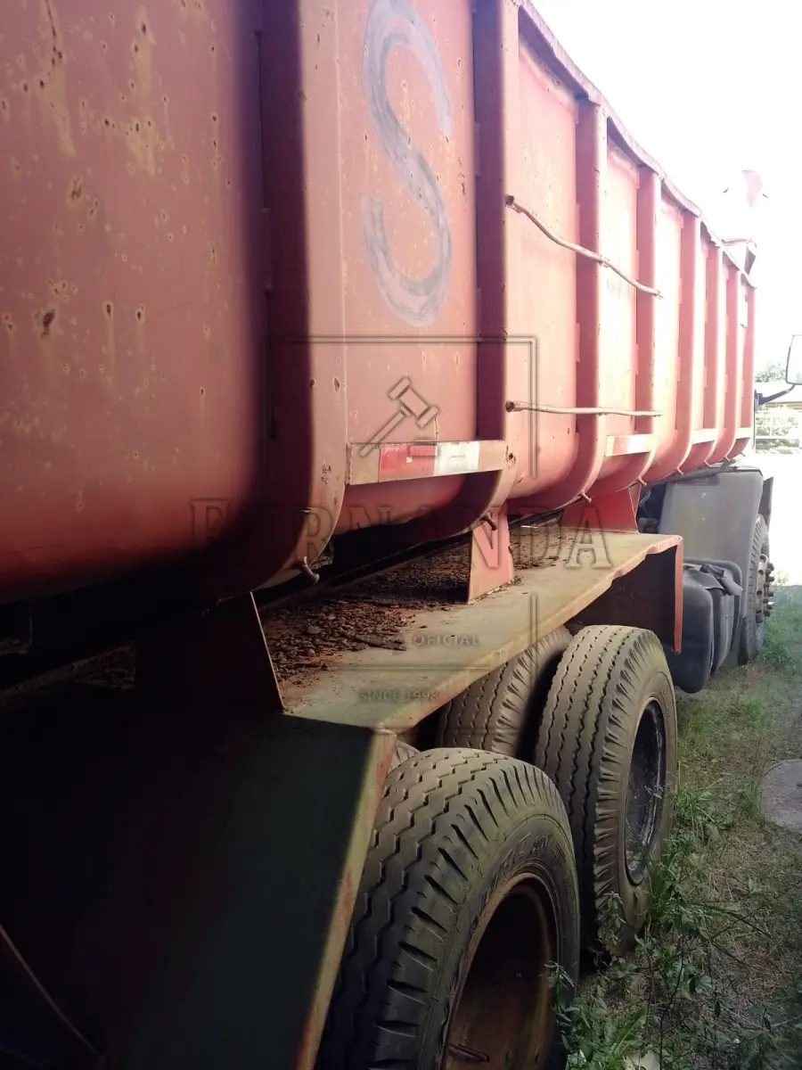 LOTE 039 - Caminhão Ford/Cargo 1415, ano/modelo 1998/1998, placa IIS6784. Avaliado em R$ 8.000,00.