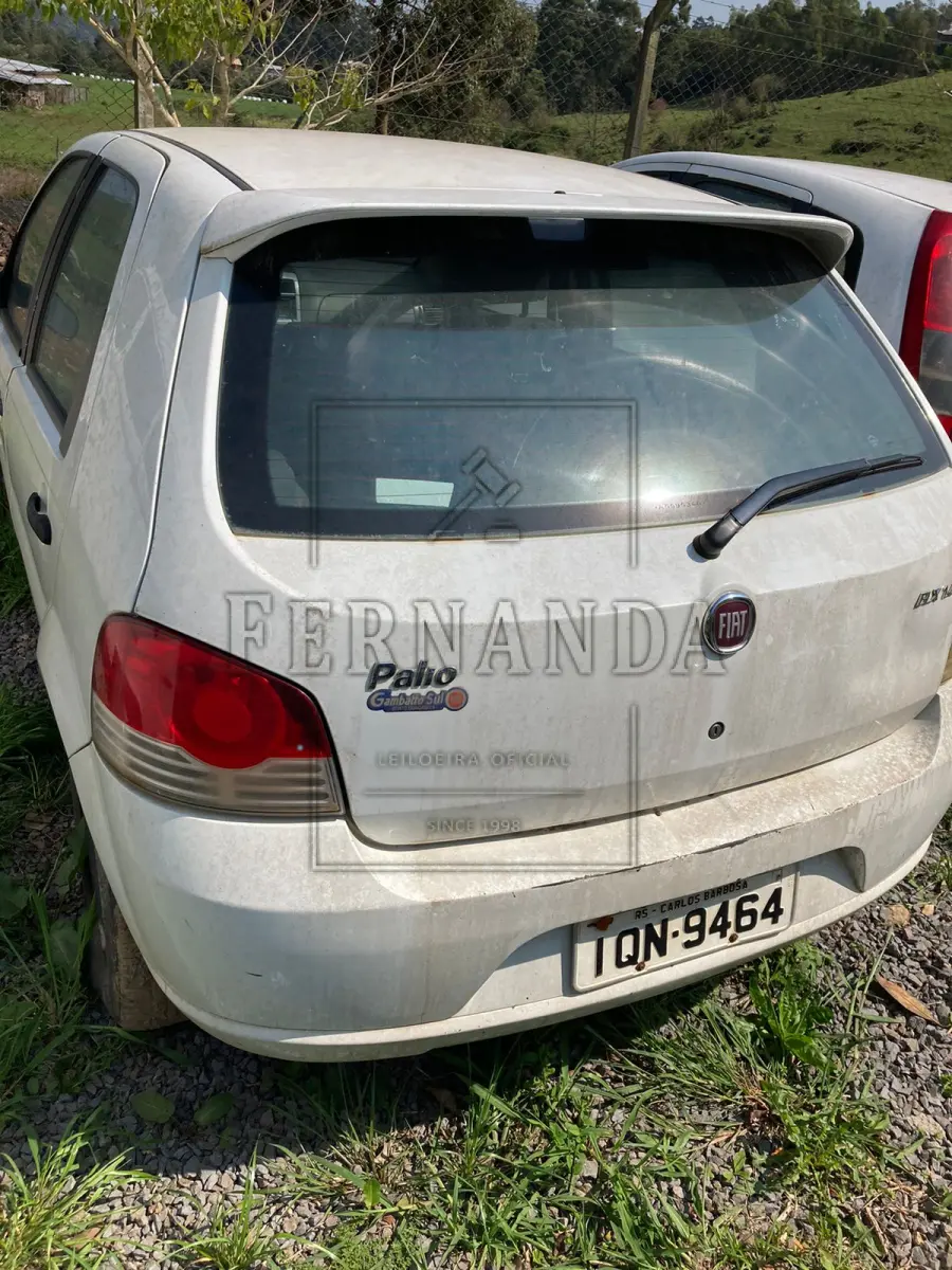 LOTE 002 - Veículo Palio ELX, placas IQN9464, ano/modelo 2010/2010. Avaliado em R$ 3.750,00.