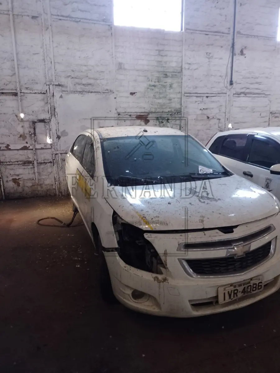 LOTE 027 - Veículo Chevrolet/Cobalt 1.8 LT, ano/modelo 2014/2015, placa IVR4086. Avaliado em R$ 2.600,00.