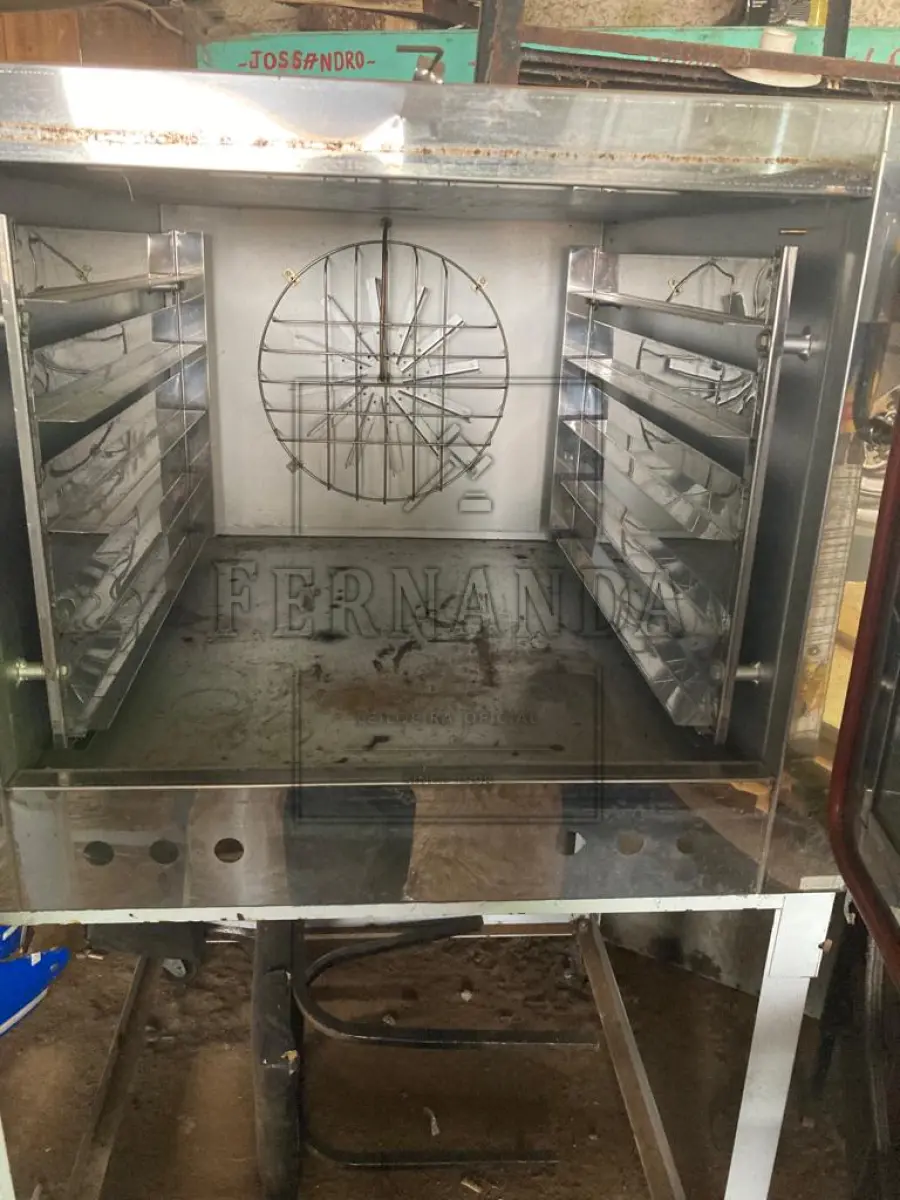 LOTE 002 - Um Forno industrial, marca Progás, PRP5000. Avaliado em R$ 200,00.