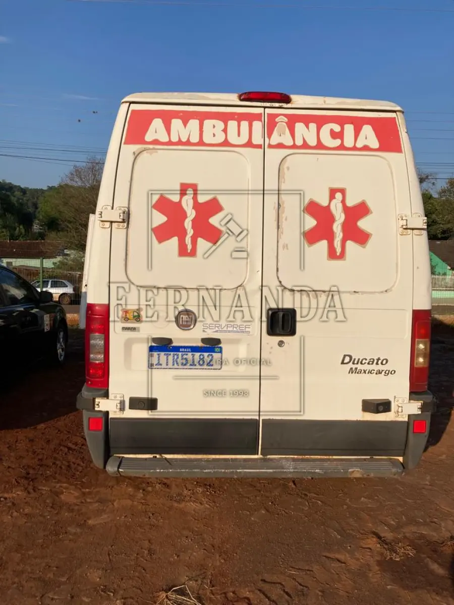 LOTE 001 - Camionete Furgão Fiat/Ducato MC TCA (Ambulância) ano/modelo 2012/2013, motor 127 cv, diesel, placa ITR5182, em circulação. Avaliado em R$ 45.700,00.