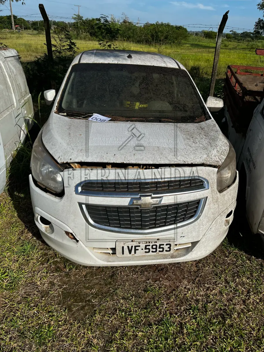 LOTE 008 - Automóvel GM/Spin 1.8 MT LT, ano/modelo 2013/2014, placas IVF5953. Avaliado em R$ 3.000,00.