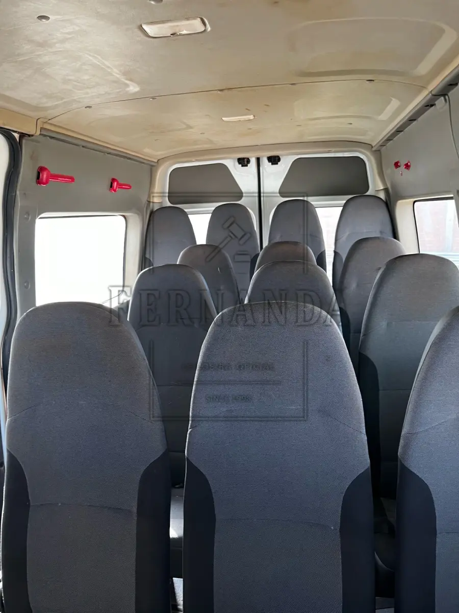 LOTE 012 - Microônibus Renault/ Master EUR STDL2, ano/modelo 2013/2014, placas MLK1690. Avaliado em R$ 12.000,00.
