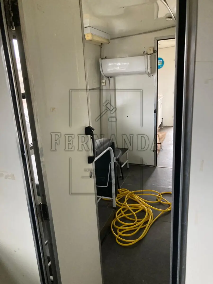 LOTE 005 - Veículo Ônibus, marca Mercedes Benz, ano 1991, cor branca combustível diesel, fabricação nacional e modificado para motor home. Avaliado em R$ 20.000,00.