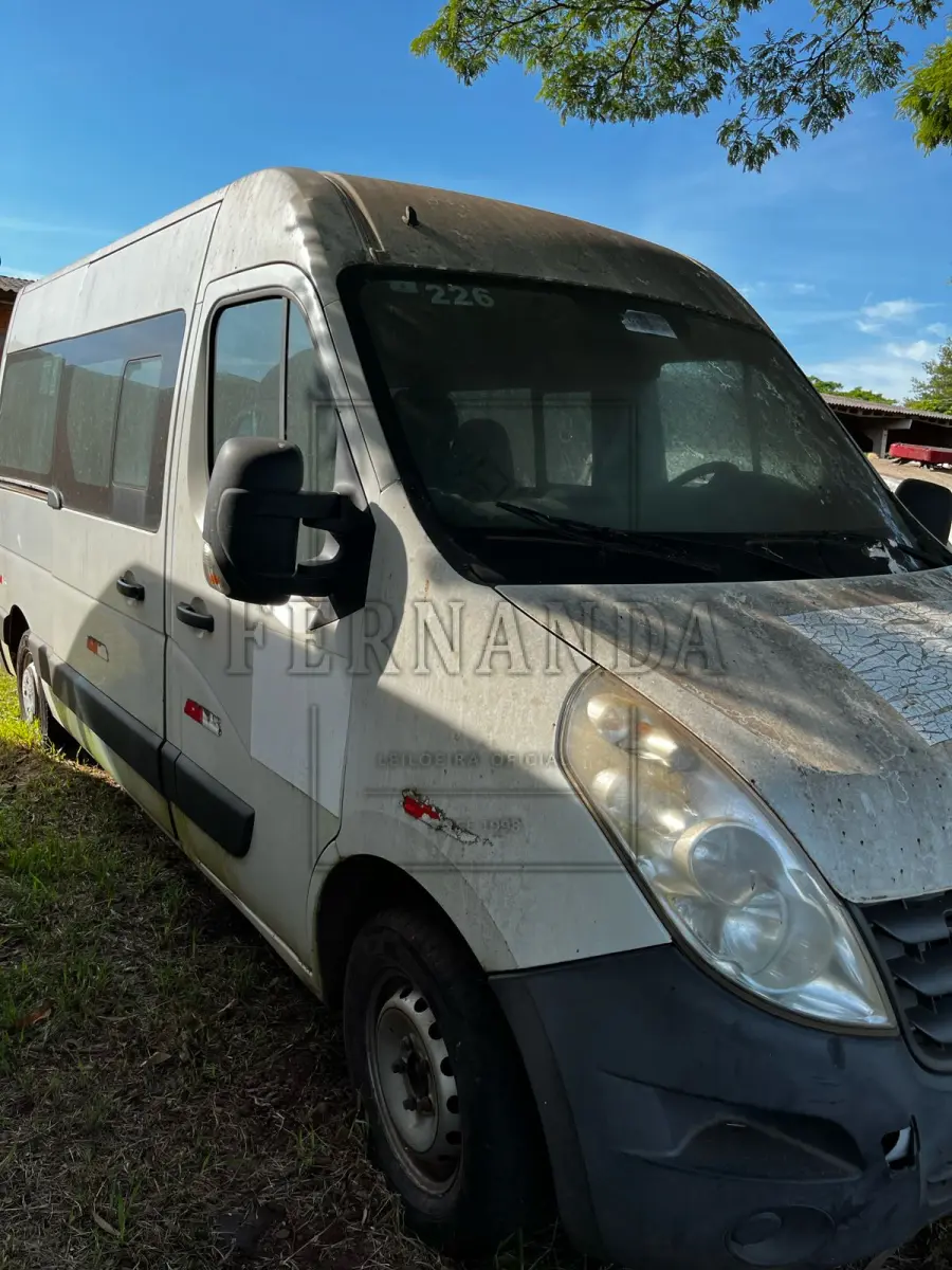 LOTE 012 - Microônibus Renault/ Master EUR STDL2, ano/modelo 2013/2014, placas MLK1690. Avaliado em R$ 12.000,00.