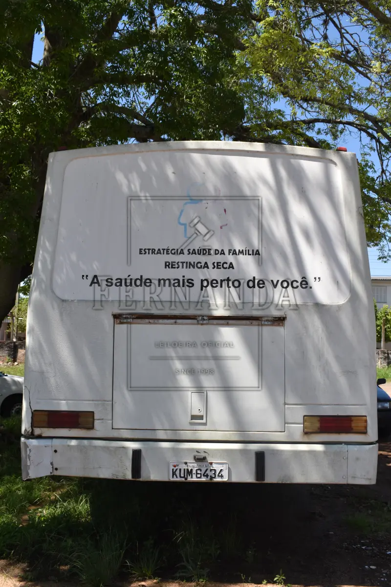LOTE 005 - Veículo Ônibus, marca Mercedes Benz, ano 1991, cor branca combustível diesel, fabricação nacional e modificado para motor home. Avaliado em R$ 20.000,00.