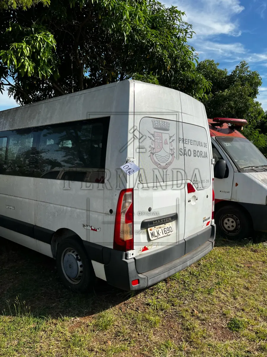 LOTE 012 - Microônibus Renault/ Master EUR STDL2, ano/modelo 2013/2014, placas MLK1690. Avaliado em R$ 12.000,00.