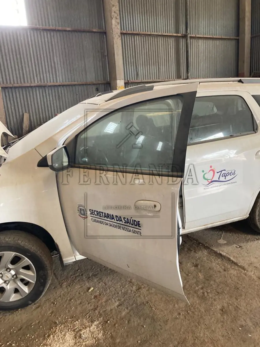 LOTE 003 - Veículo Spin placa IXQ7494, ano/modelo 2016/2016, Chev/Spin 1.8 L ATLTZ, sem motor. Avaliado em R$800,00