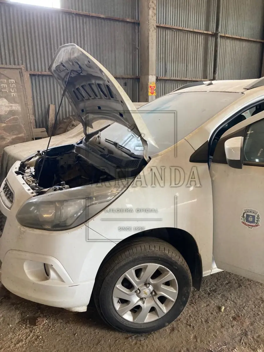 LOTE 003 - Veículo Spin placa IXQ7494, ano/modelo 2016/2016, Chev/Spin 1.8 L ATLTZ, sem motor. Avaliado em R$800,00