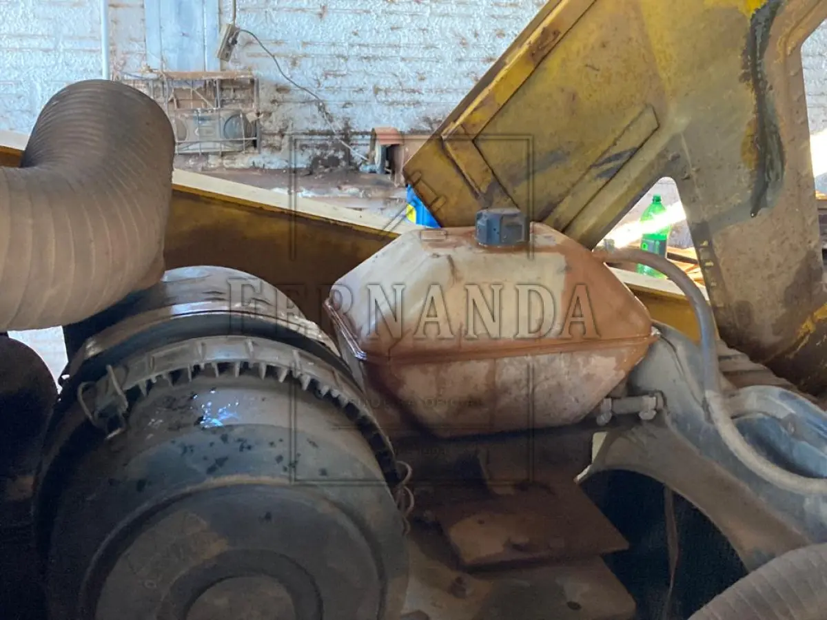 LOTE 007 - Retroescavadeira Randon Modelo RK 406B tração 4x4 motor MWM turbo com 109 hp transmissão e eixos carraro. Avaliado em R$ 76.000,00.