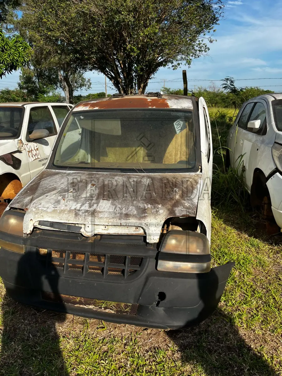 LOTE 007 - Ambulância Fiat/ Doblo 1.8 TH Cargo Flex, ano/modelo 2006, placas INC4570. Avaliado em R$ 300,00.