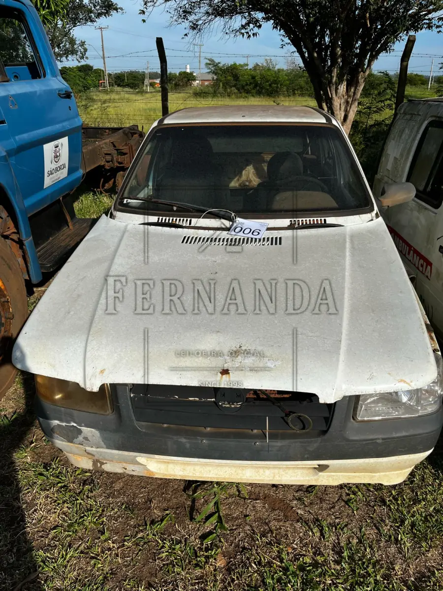 LOTE 006 - Automóvel Fiat/ Uno Mille Economy, ano/modelo 2011/2012, placas ISG9831. Avaliado em R$ 500,00.
