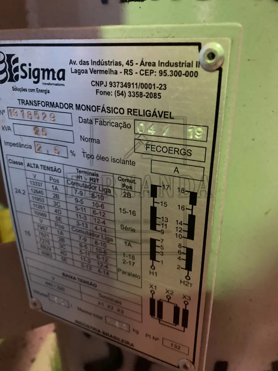 LOTE 006 - Transformador 256 KVA, 440/220 w liquido, novo. Avaliado em R$ 2.100,00.