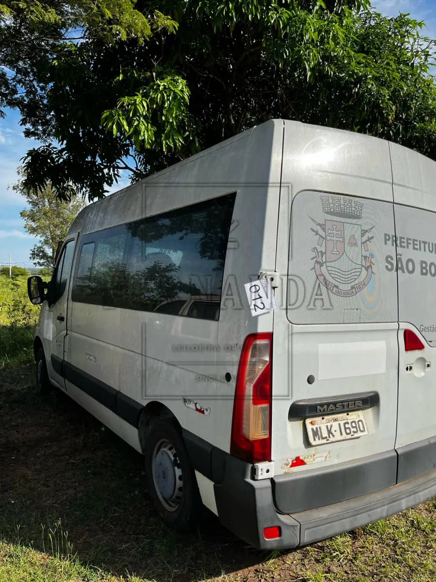 LOTE 012 - Microônibus Renault/ Master EUR STDL2, ano/modelo 2013/2014, placas MLK1690. Avaliado em R$ 12.000,00.