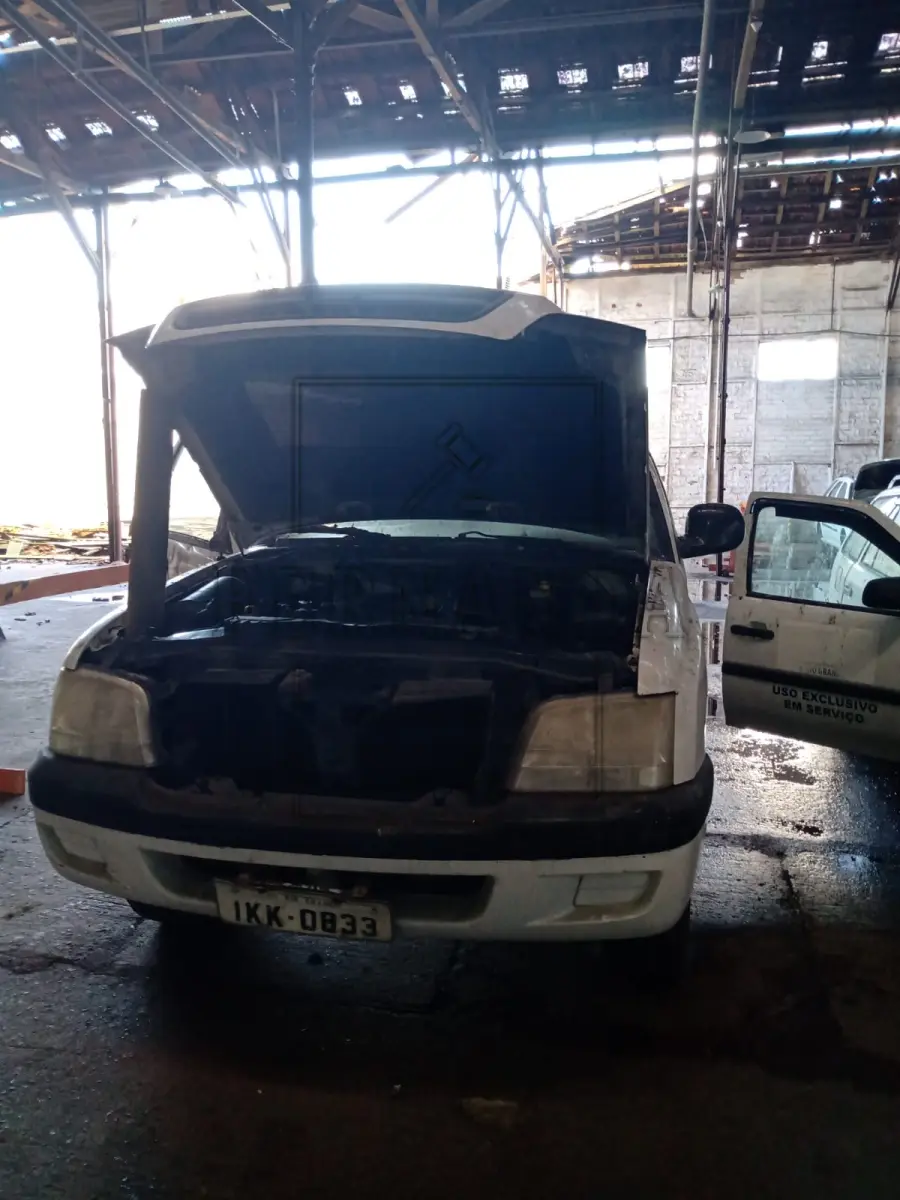 LOTE 020 - Veículo GM/S10 2.8 D, ano/modelo 2001/2002, placa IKK0833. Avaliado em R$ 5.200,00.