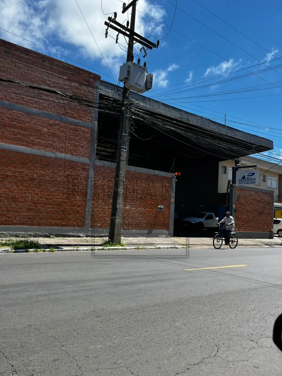 LOTE 007 - Imóvel localizado na Rua Mauá 469, bairro Rio Branco, CEP 92200-190, Canoas. Matrícula n° 31.463, do Registro de Imóveis de Canoas. Avaliado em R$ 350.000,00. 2°Leilão.