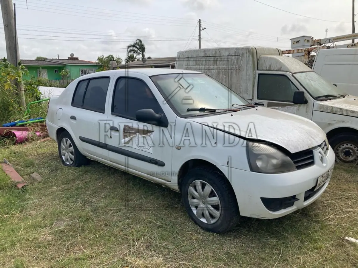 LOTE 003 - Veículo Renault Clio Sedan, ano 06/07, 5 portas, branco, placa INJ4584. Avaliado em R$ 3.864,20.