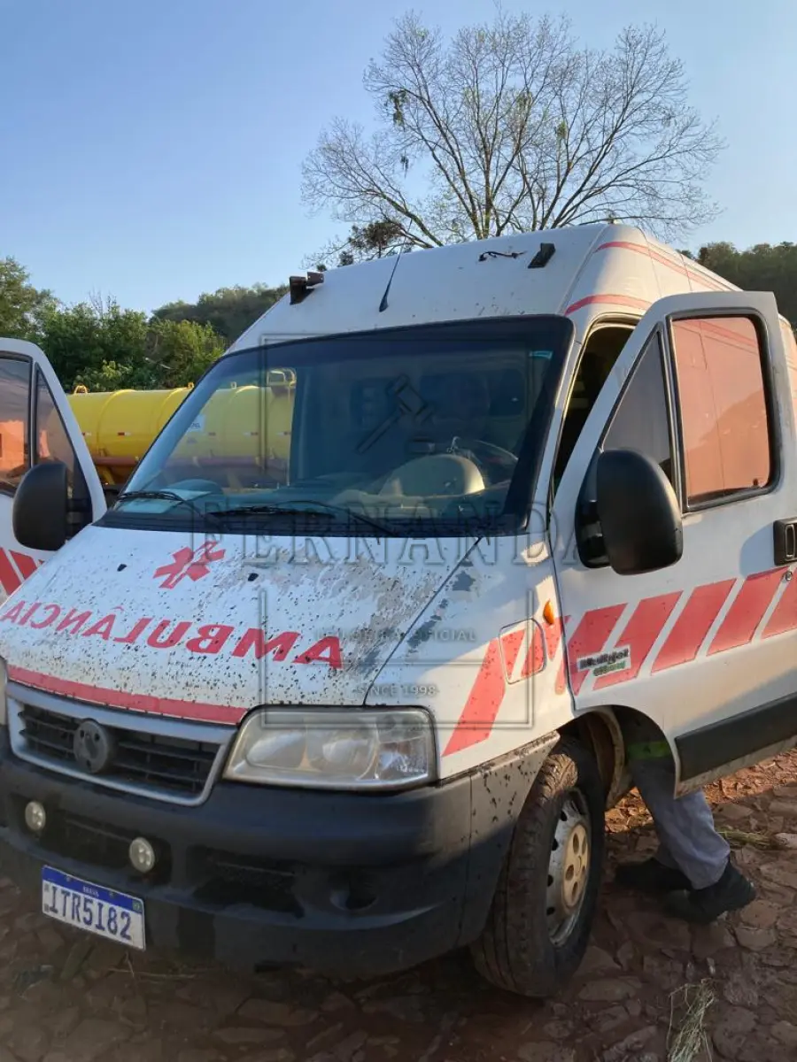 LOTE 001 - Camionete Furgão Fiat/Ducato MC TCA (Ambulância) ano/modelo 2012/2013, motor 127 cv, diesel, placa ITR5182, em circulação. Avaliado em R$ 45.700,00.