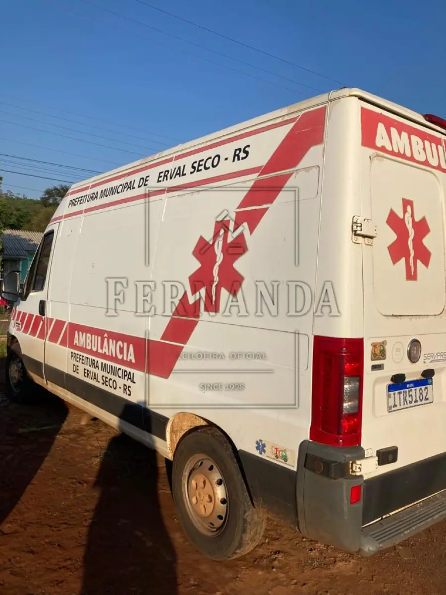 LOTE 001 - Camionete Furgão Fiat/Ducato MC TCA (Ambulância) ano/modelo 2012/2013, motor 127 cv, diesel, placa ITR5182, em circulação. Avaliado em R$ 45.700,00.