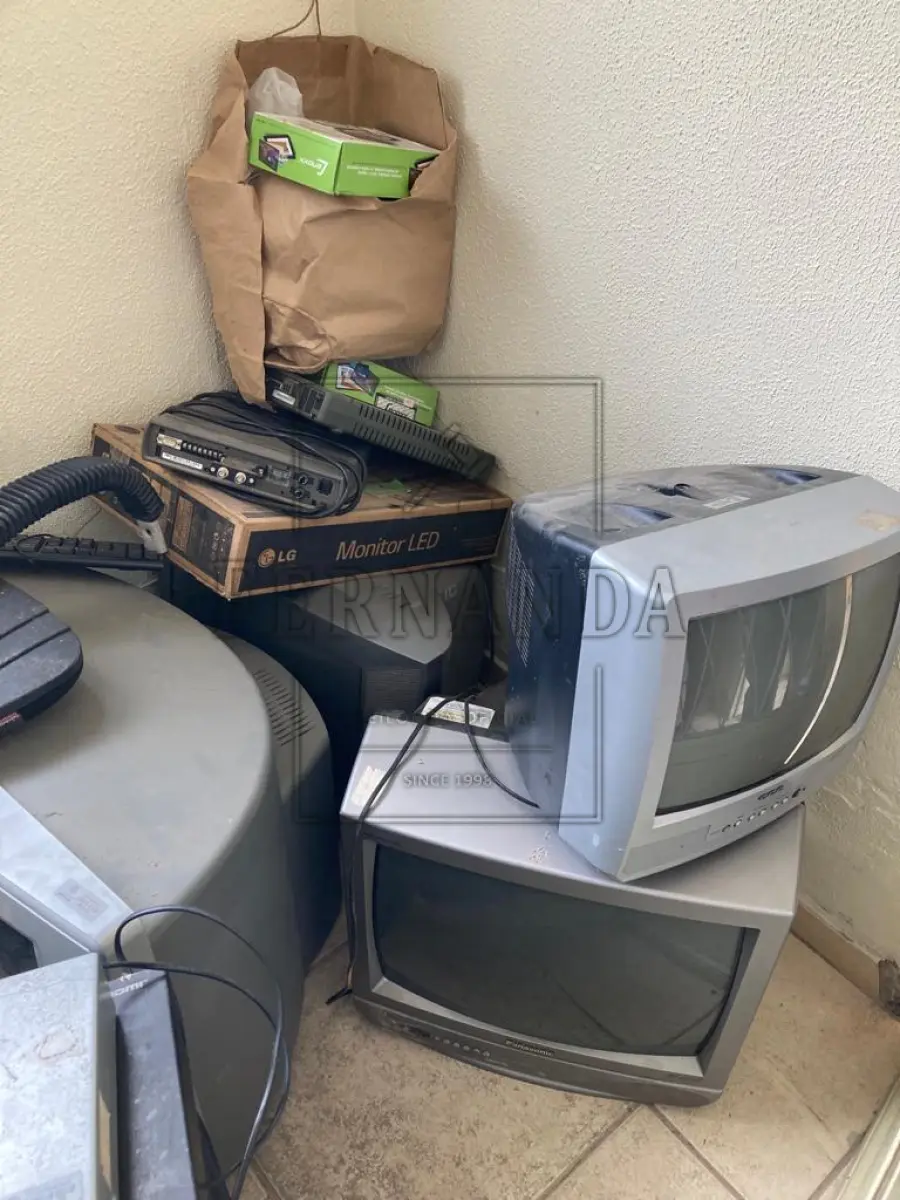 LOTE 001 - Lote composto por material de informática. Avaliado em R$530,00