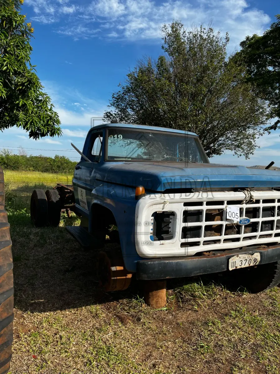 LOTE 005 - Caminhão Ford F-14.000, Ano fabricação 1989, placa IIL3709. Avaliado em R$ 2.000,00.