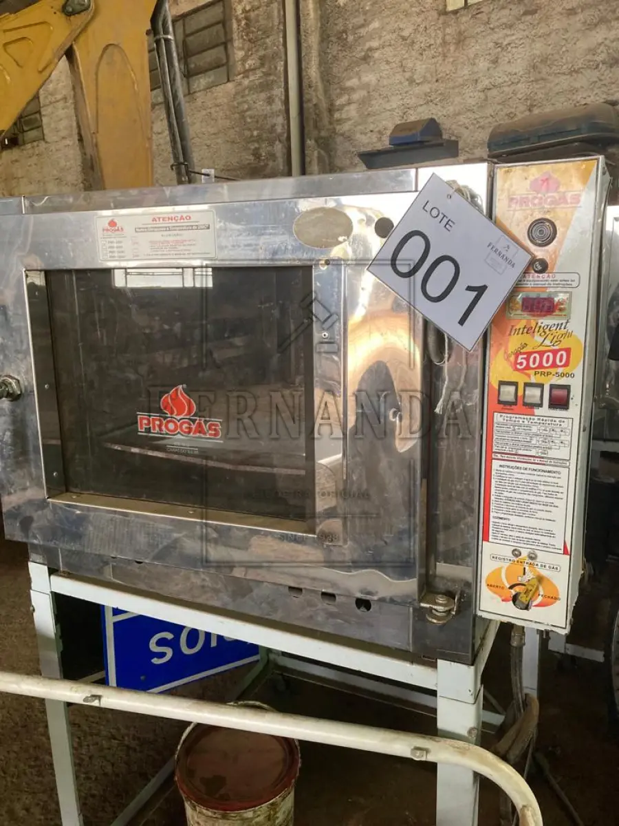 LOTE 001 - Um Forno industrial, marca Progás, PRP5000. Avaliado em R$ 200,00.