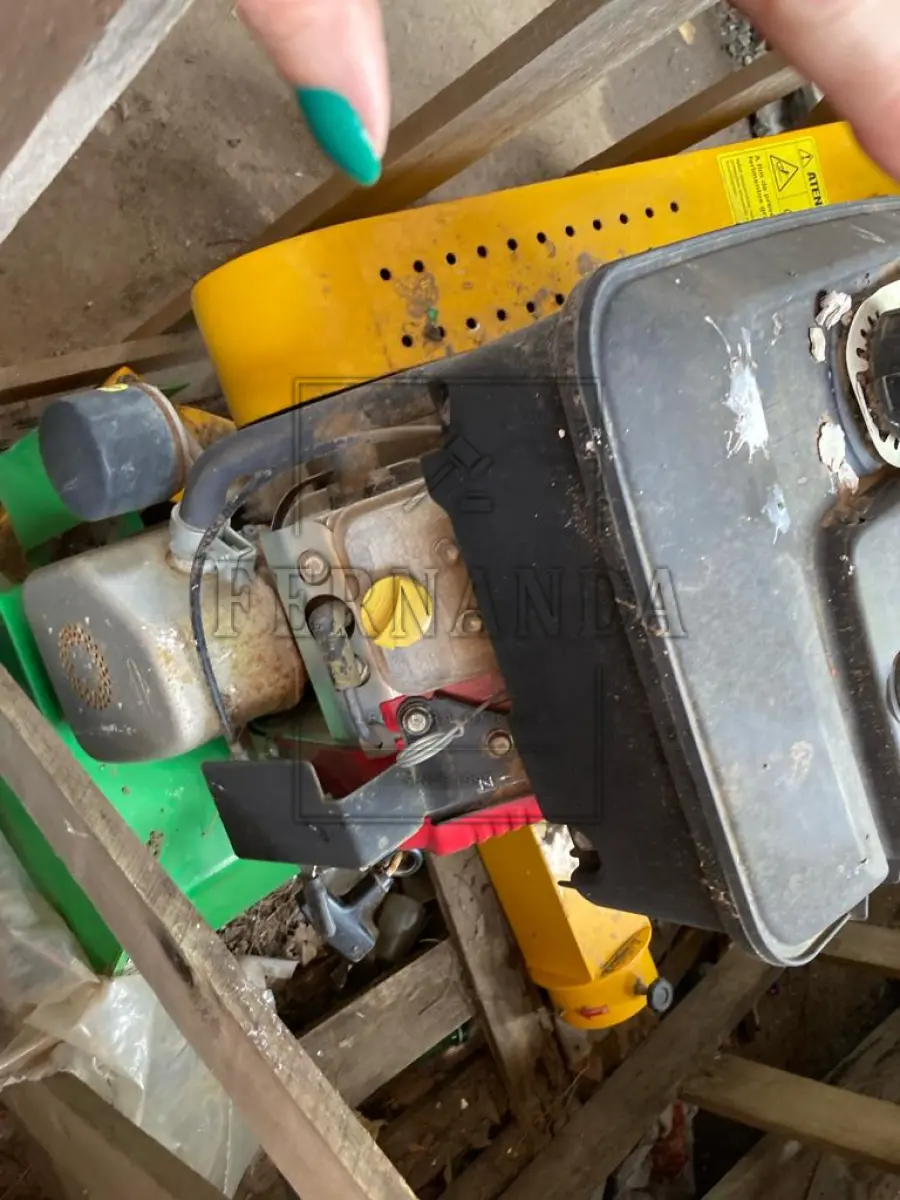 LOTE 014 - Triturador de resíduos, marca TRAPP, modelo Tr600G, motor a gasolina 16HP. Avaliado em R$ 20.263,67.