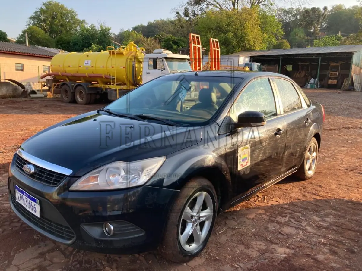 LOTE 002 - Ford Focus Sedan, ano/modelo 2008/2009, cor preta, motor 2.0, 145cv, gasolina, placa IPN 3H66, em circulação. Avaliado em R$ 16.300,00.