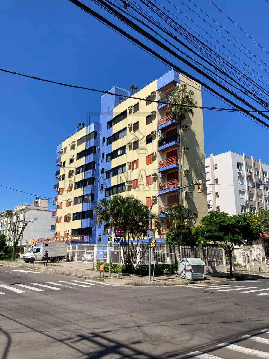 LOTE 001 - O apartamento n°201 do Edifício Pezzi, sito na Rua Marcílio Dias, n°531. Matrícula n° 32.500. Avaliado em R$ 650.000,00. 1°Leilão.