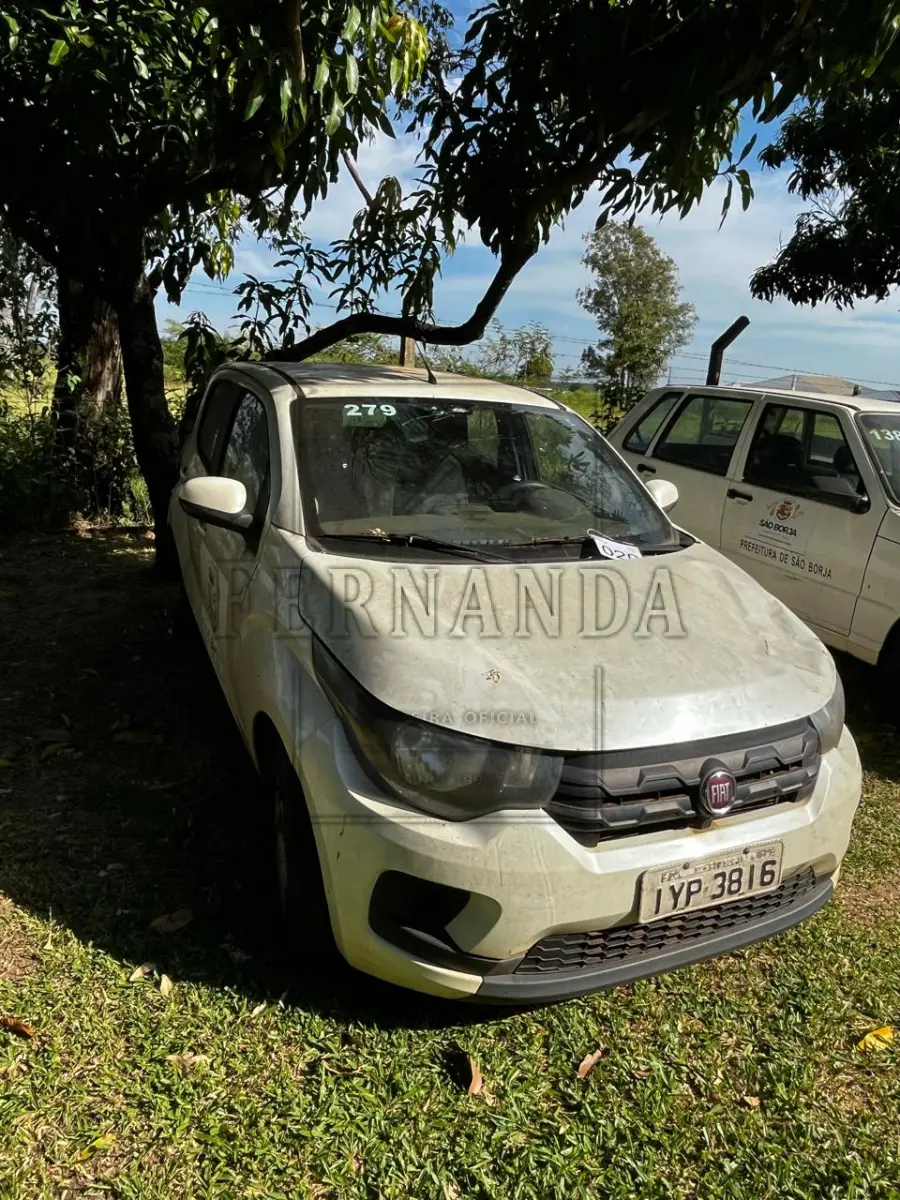 LOTE 020 - Automóvel Fiat/ Moby Like Hatch, ano/modelo 2018, placas IYP3816. Avaliado em R$ 8.000,00.