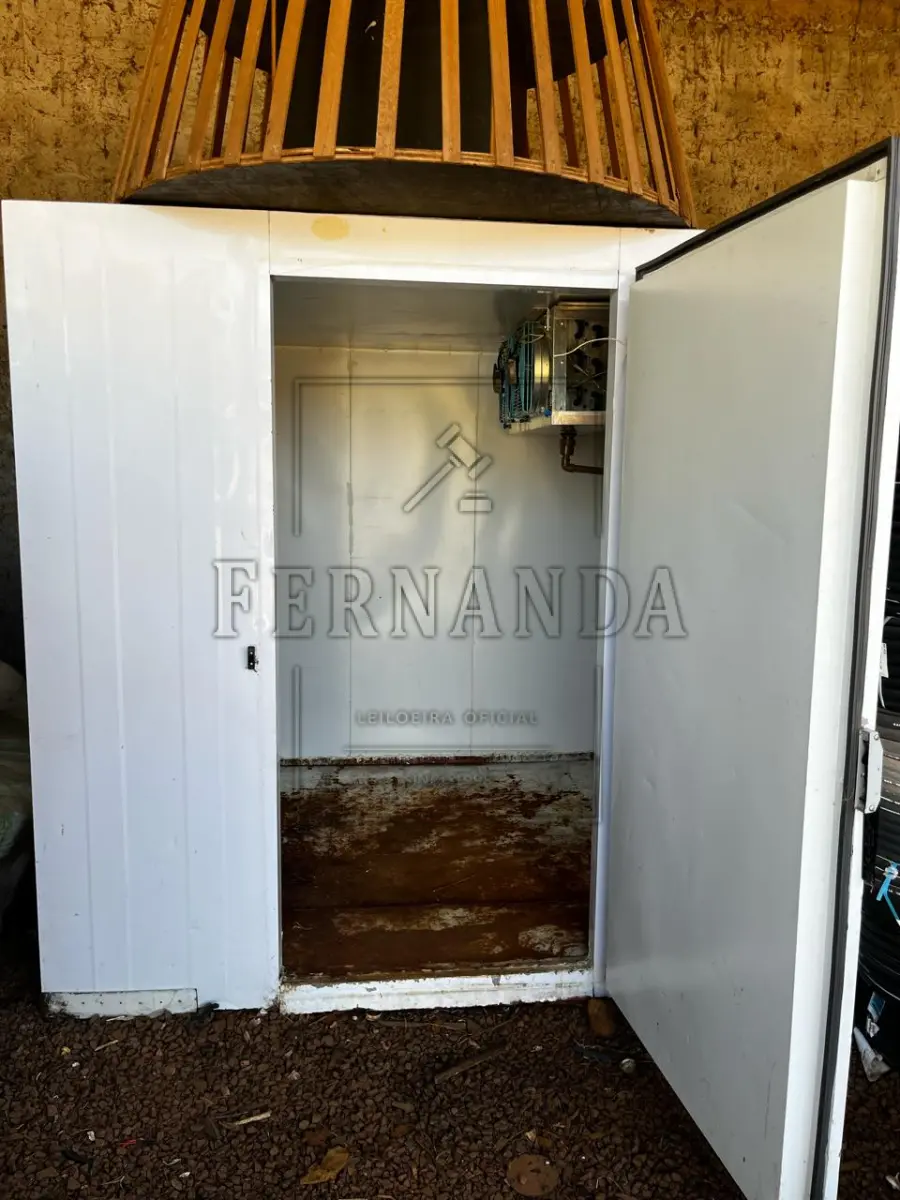 LOTE 039 - Uma Câmara Fria. Avaliada em R$ 1.300,00.