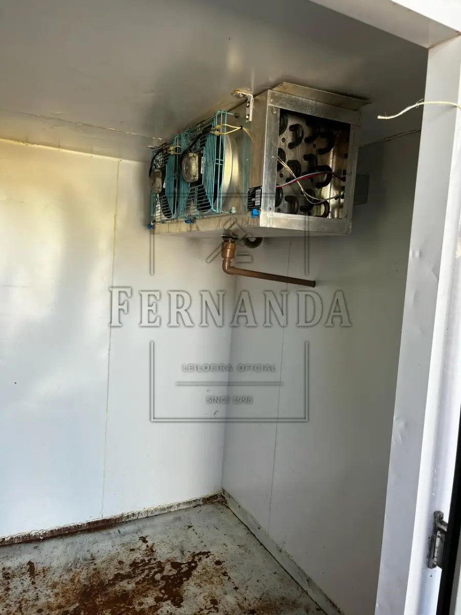 LOTE 039 - Uma Câmara Fria. Avaliada em R$ 1.300,00.