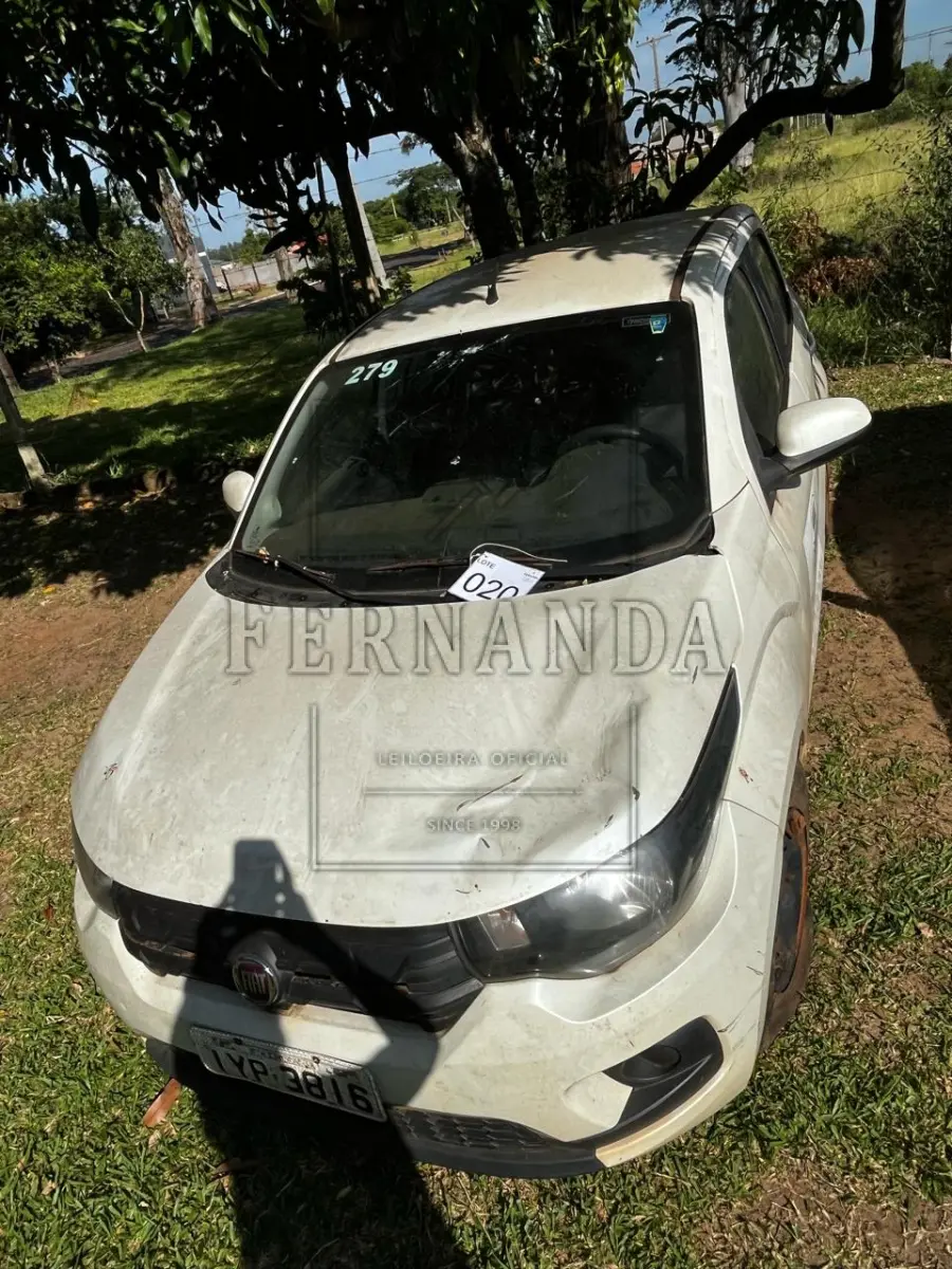 LOTE 020 - Automóvel Fiat/ Moby Like Hatch, ano/modelo 2018, placas IYP3816. Avaliado em R$ 8.000,00.