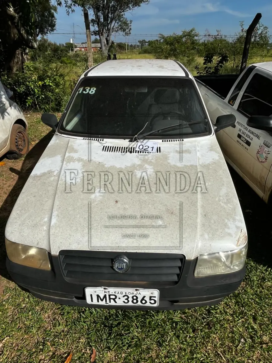 LOTE 021 - Automóvel Fiat/ Uno Mille Fire Flex, ano/modelo 2005, placas IMR3865. Avaliado em R$ 2.500,00.