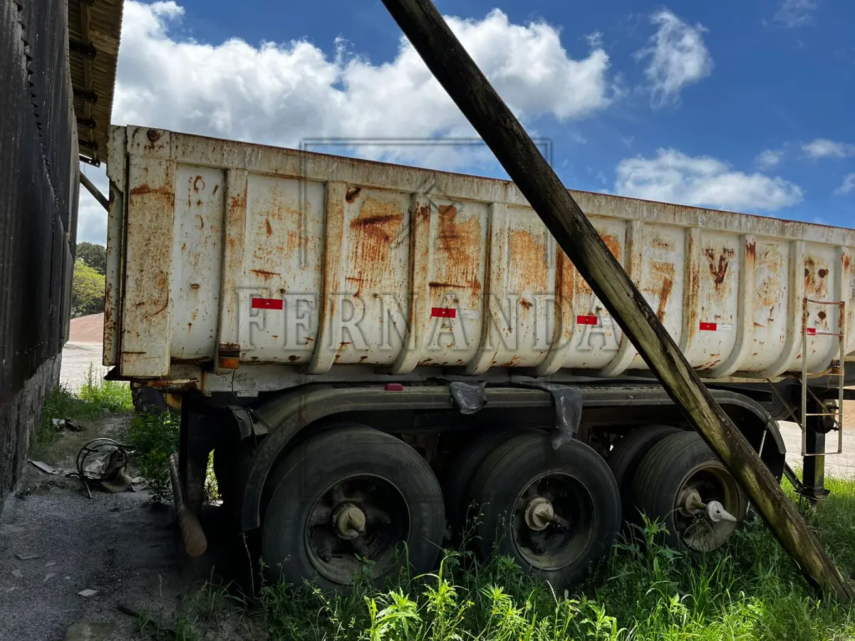 LOTE 019 - BASCULANTE SR/BECKER JUMBO CR, ANO/MODELO 2004/2004, PLACA IMC6747. AVALIADA EM R$ 17.500,00.