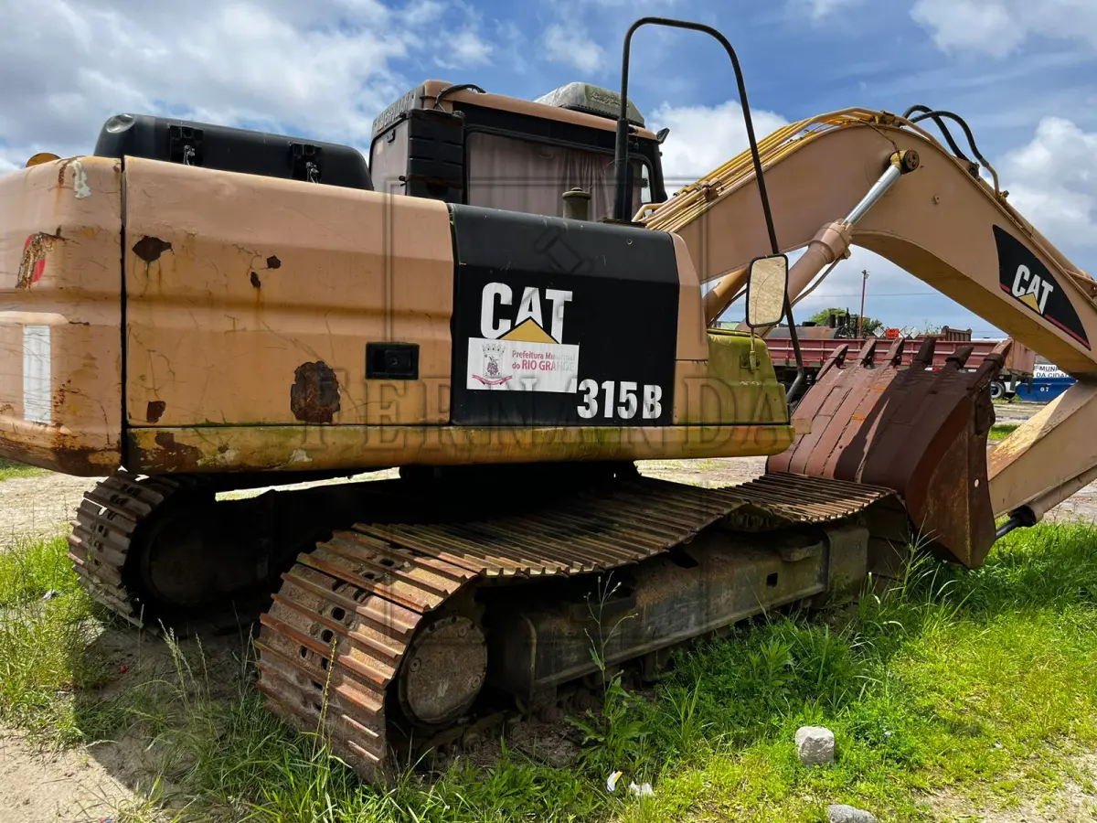 LOTE 018 - ESCAVADEIRA HIDRAULICA 315 M.A/CATERPILLAR, ANO/MODELO 1998/1998, PLACA IIK1529. AVALIADA EM  R$ 26.000,00.