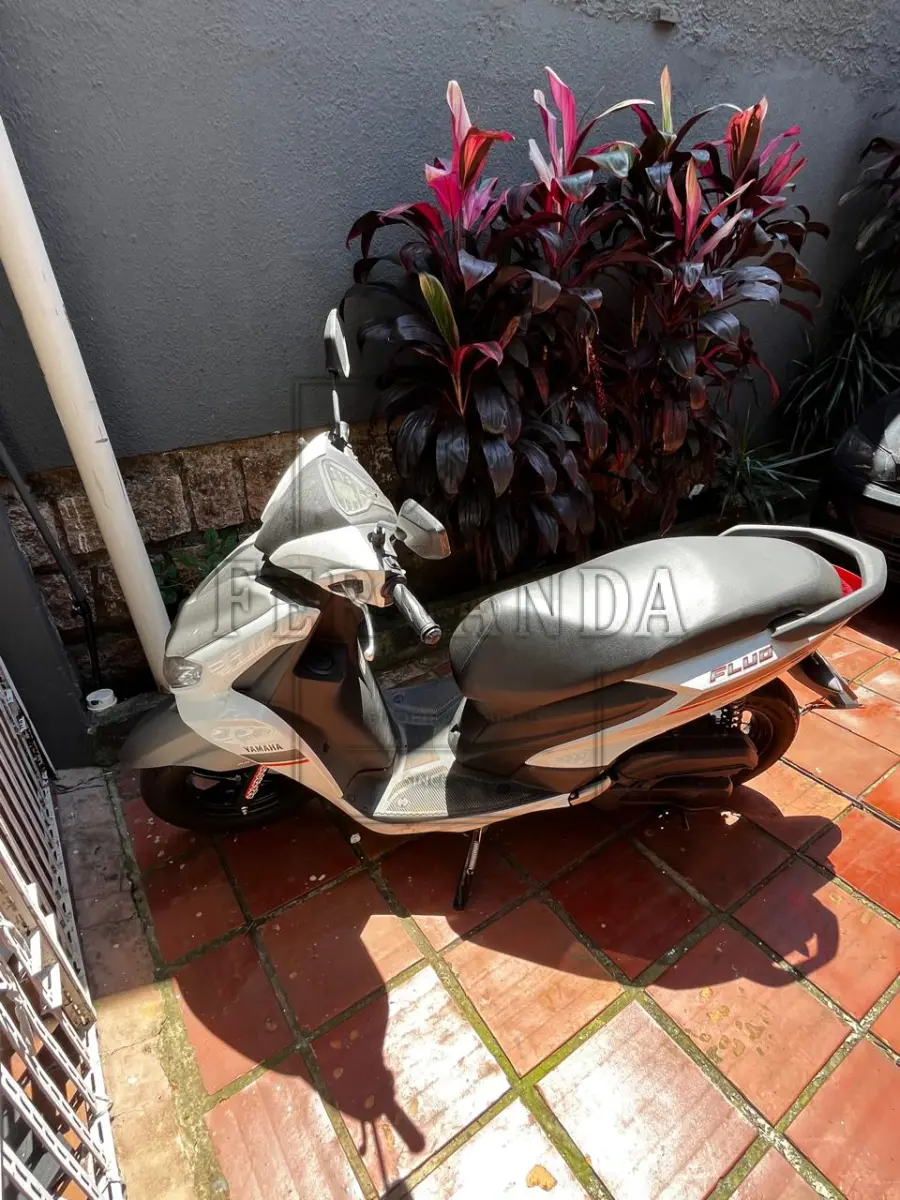 LOTE 005 - Yamaha / Fluo 125, placa JBX0F15. Avaliada em R$ 14.000,00. 1° Leilão.