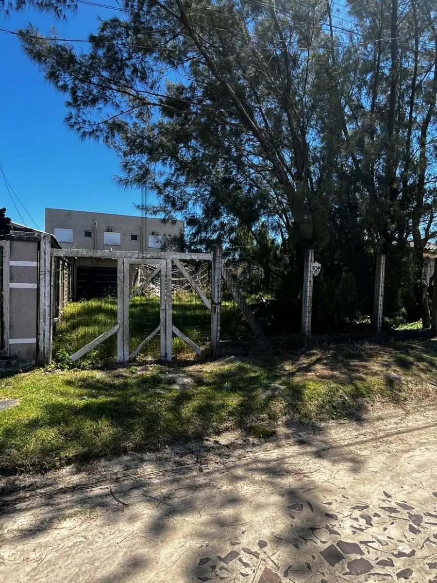 LOTE 002 - Imóvel de matrícula nº 8834, Inscrição Municipal: 17459, endereço: Rua Xanadu, 410, Nordeste, Imbé/RS. Avaliado em R$ 120.000,00 . 2º Leilão.