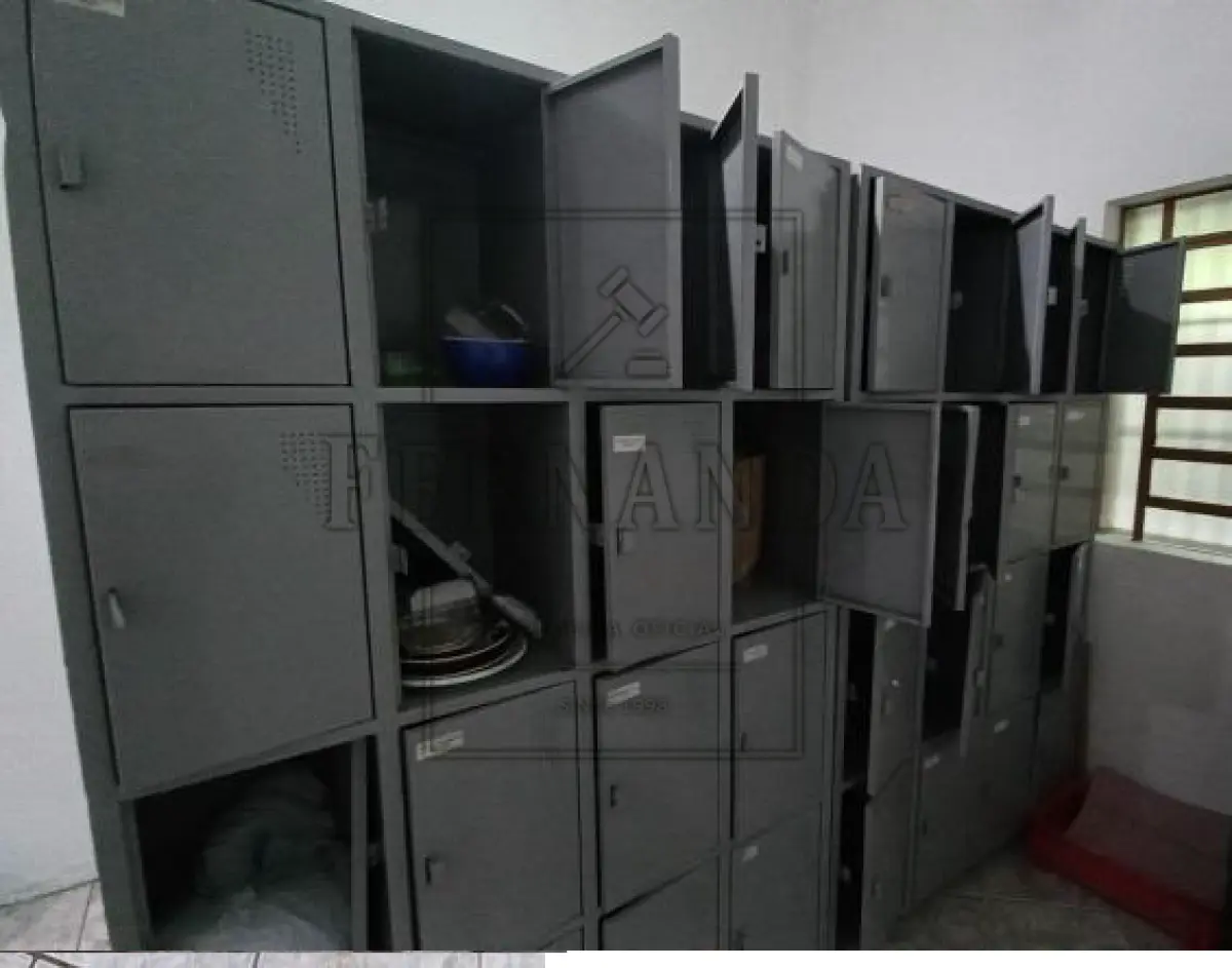 LOTE 058 - Três Armário vestiário, marca Metal, com 16 portas. Avaliados em R$ 3.000,00. 2° Leilão