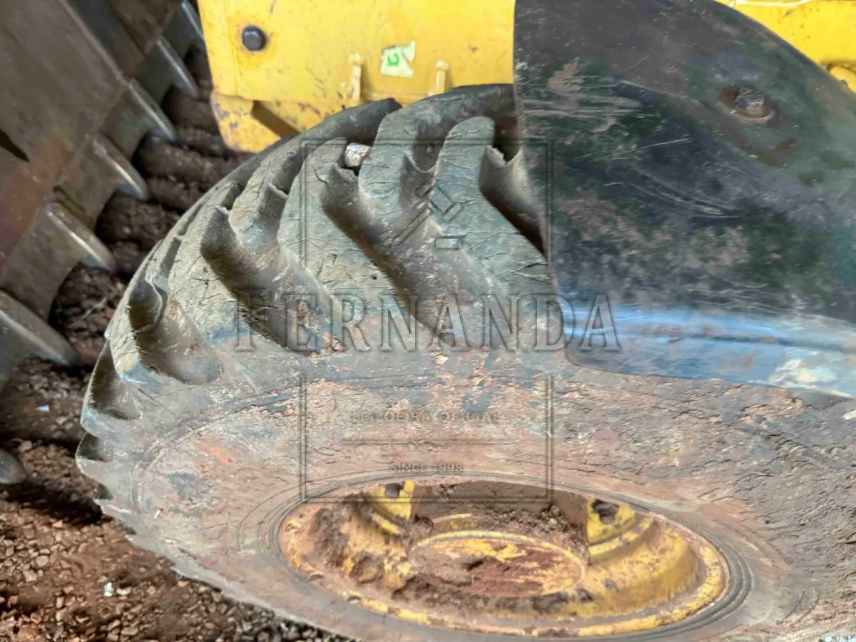 LOTE 006 - Retroescavadeira, marca Caterpillar, modelo 416E, ano 2014.